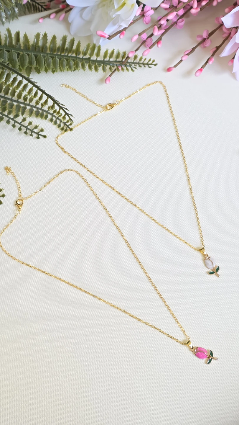 Set of 2 Rose Pendant Necklaces Gold Tone - photo 3