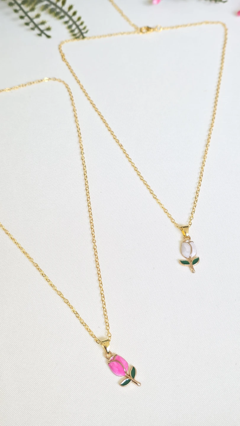 Set of 2 Rose Pendant Necklaces Gold Tone - photo 4