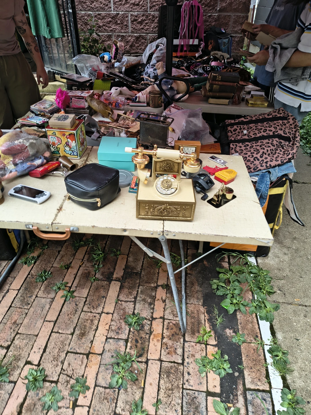 Vintage clothes, video games, jewelry, garage sale - photo 4