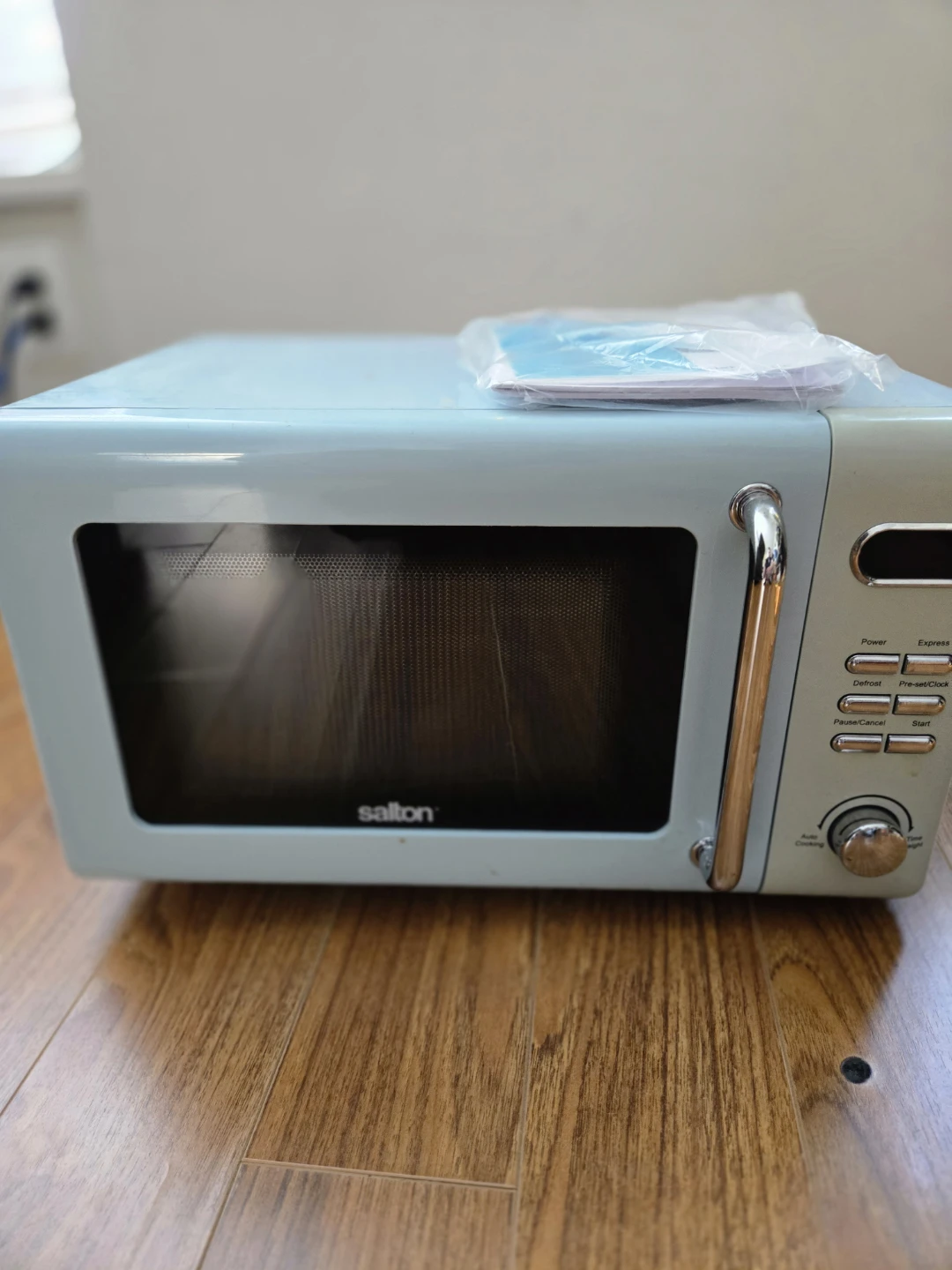 Salton Microwave Oven - Blue