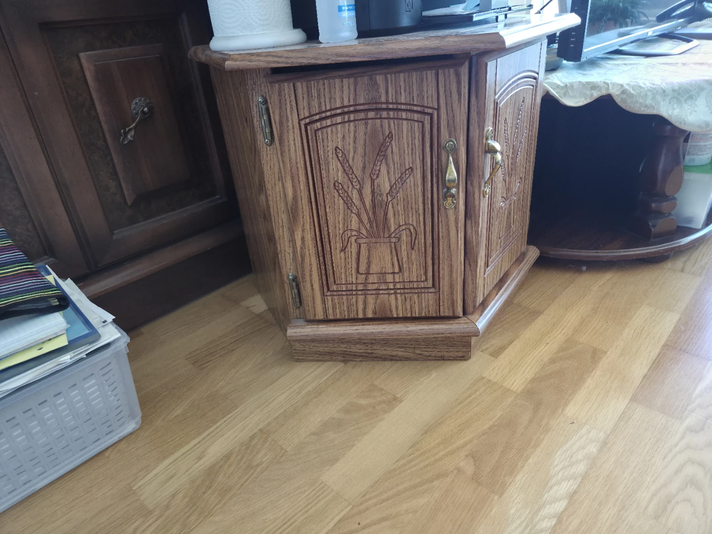 Oak Corner Cabinet with Wheat Engraving