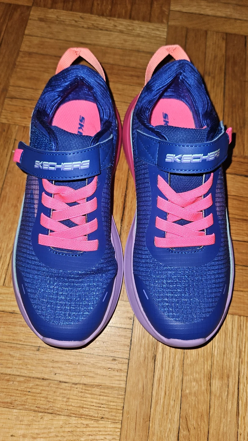 NEW! Skechers Girls Running Shoes size 1.5