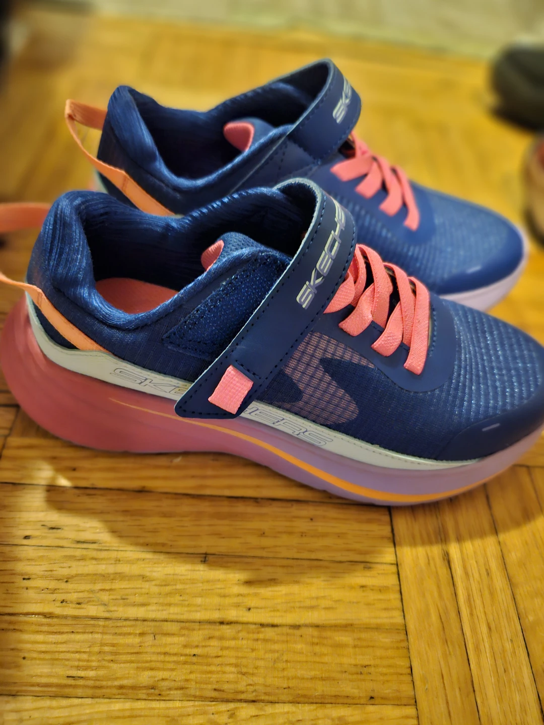 NEW! Skechers Girls Running Shoes size 1.5 - photo 2