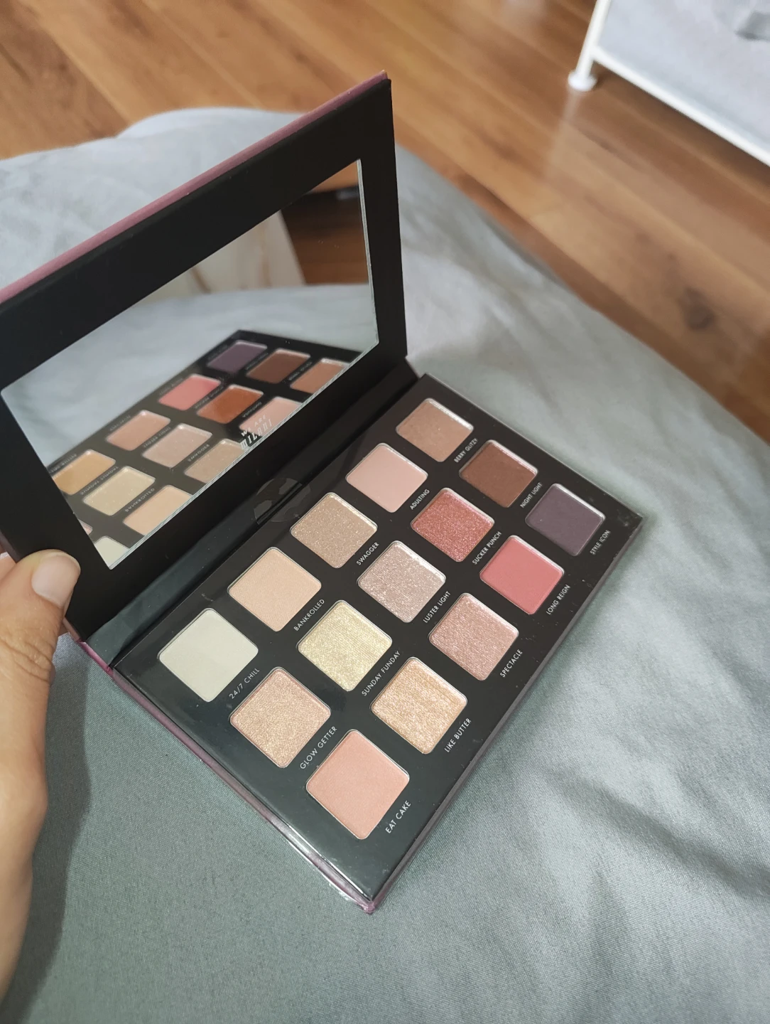Milani Luster Light Eyeshadow Pallete - photo 3