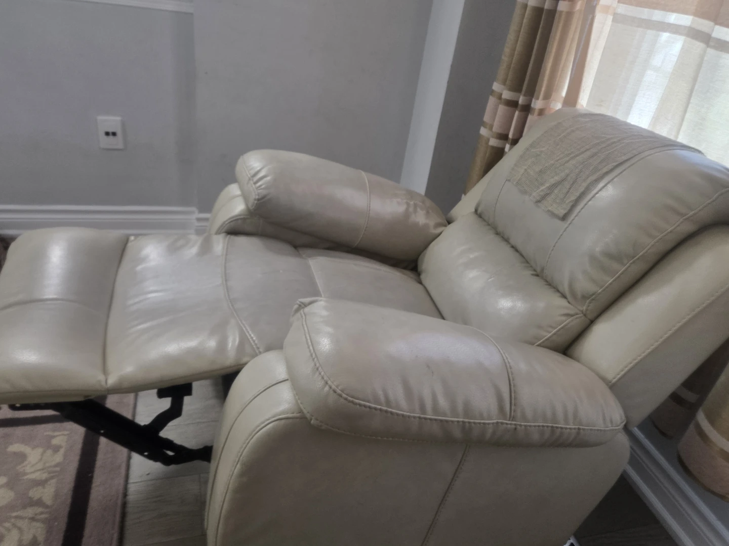 Cream Leather Loveseat Recliner - Needs Repair - photo 3