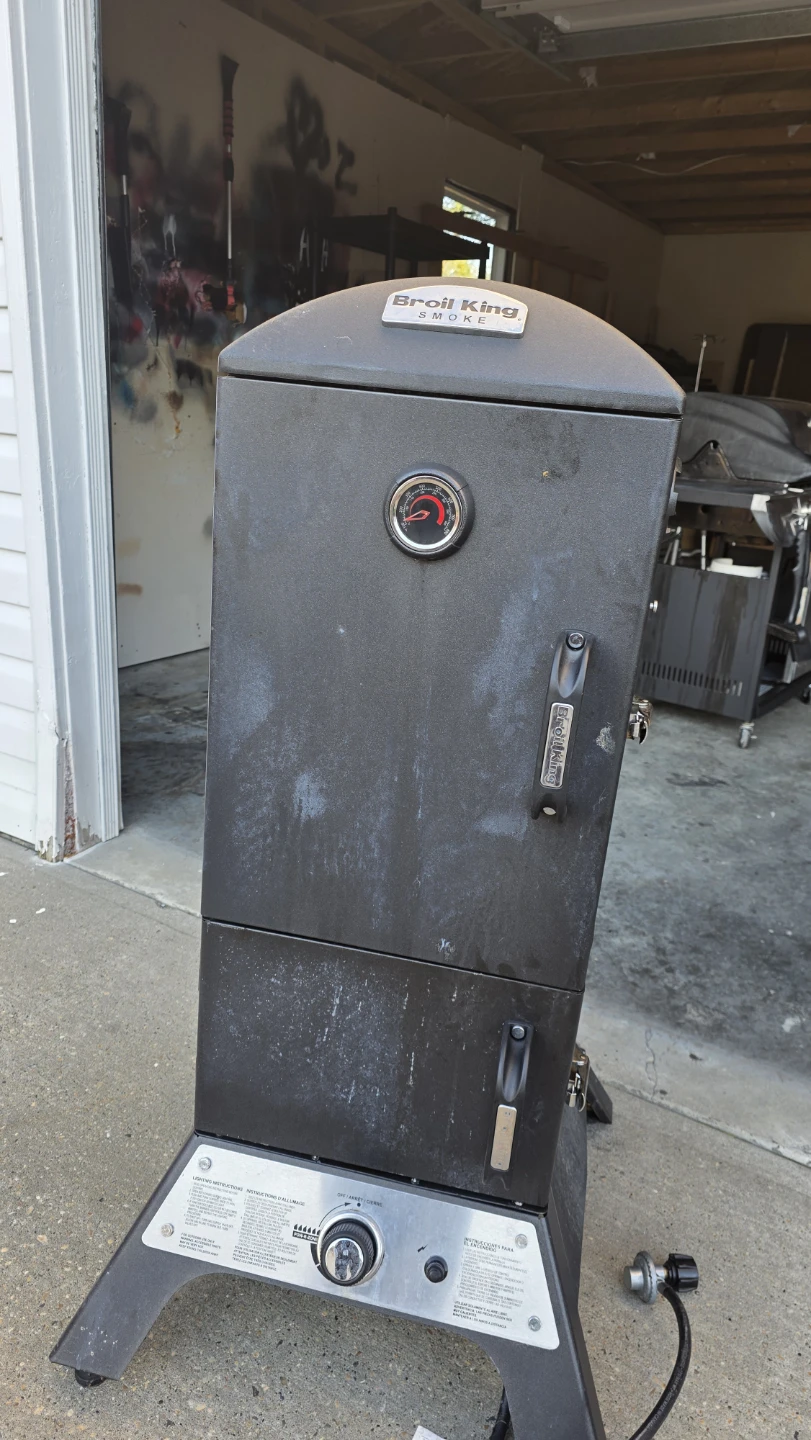 Broil King Smoke Vertical Smoker