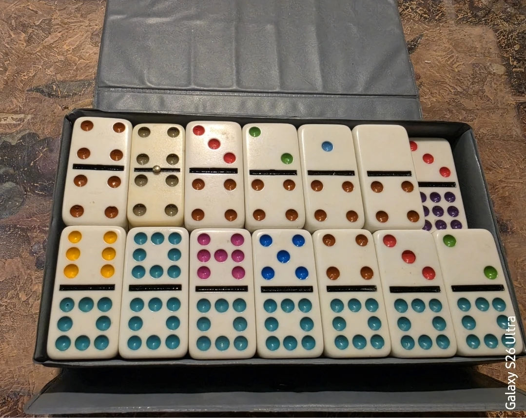 Vintage Domino By Cardinal 55 Pcs 3/8" Thick Double 9 Vinyl Case - photo 3