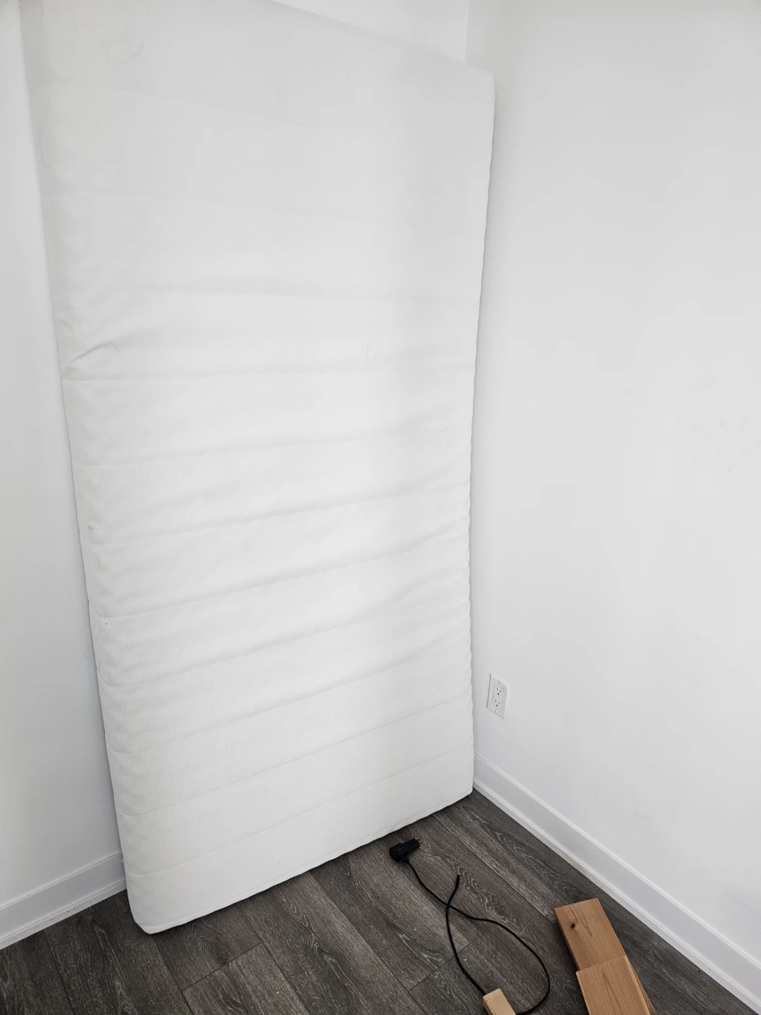 IKEA twin frame + ÅSVANG Foam Mattress - photo 4