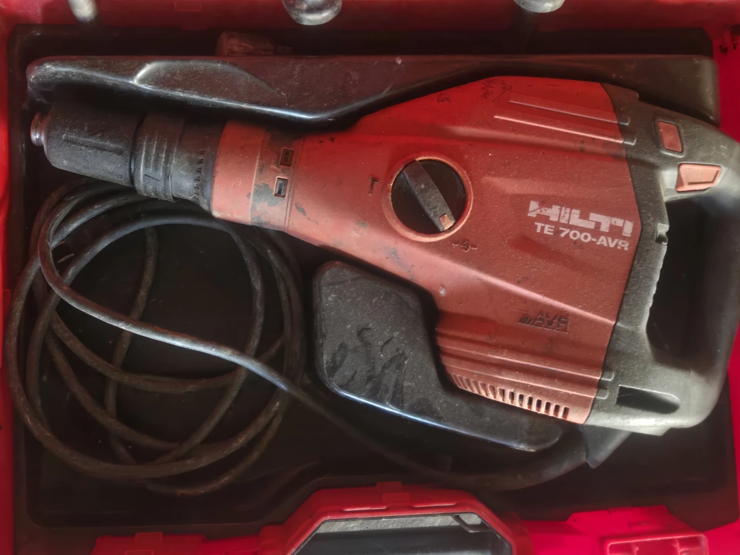 Hilti TE 700-AVR Rotary Hammer Drill with Accessories - photo 2