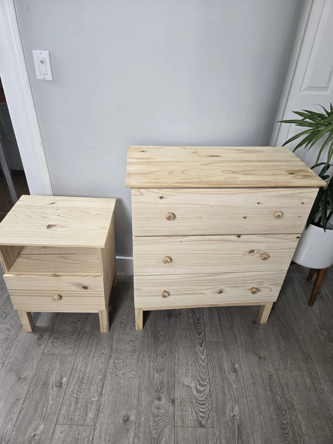 Set of 2 newly sanded tarva dresser and nightstand - photo 2
