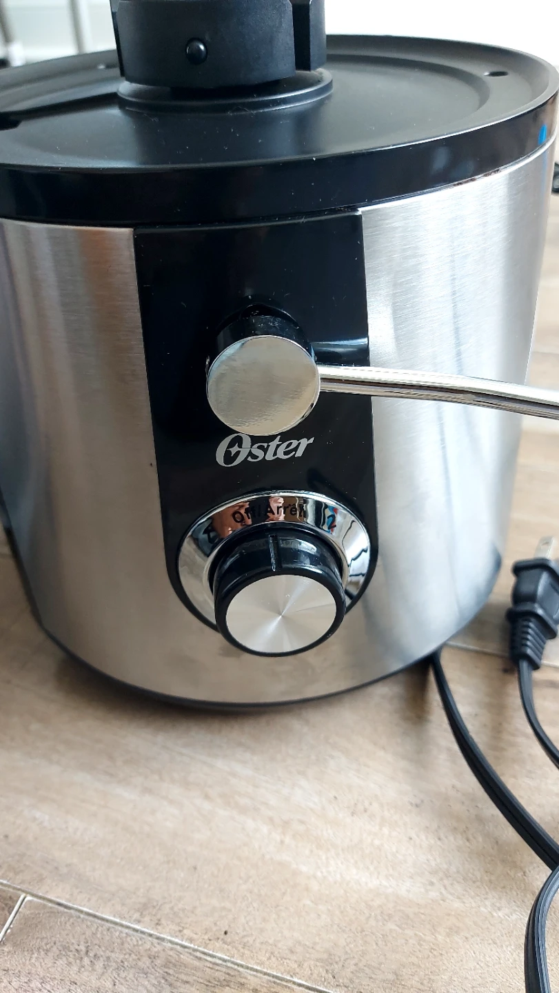 Oster Juicer – Good Condition - photo 3
