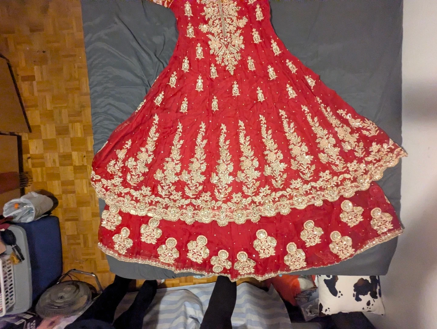 Pakistani/Indian Red & Gold Embroidered Wedding Dress & Langha - photo 5