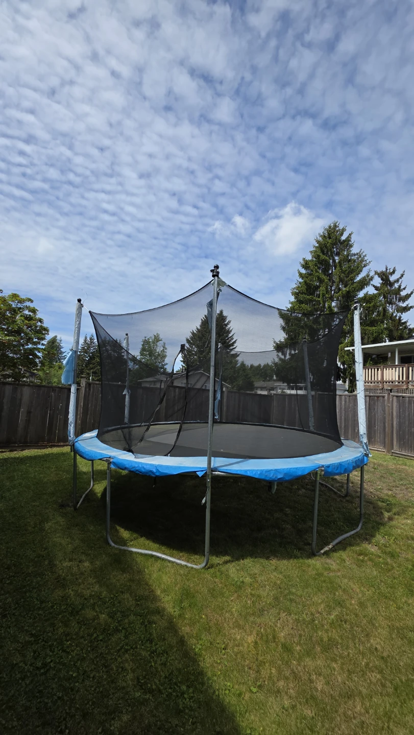 Trampoline with Safety Net