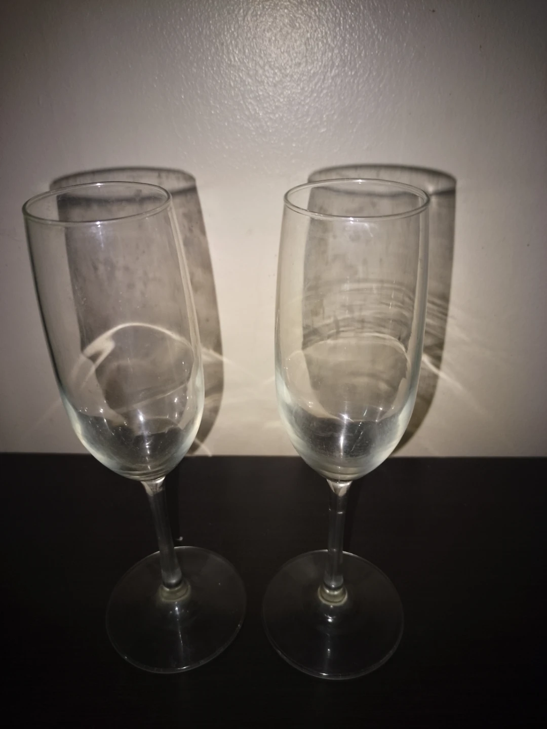 Set of 2 Clear Wine Glasses