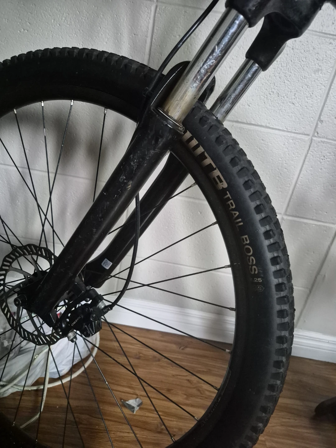 Specialized Rockhopper Mountain Bike - photo 2