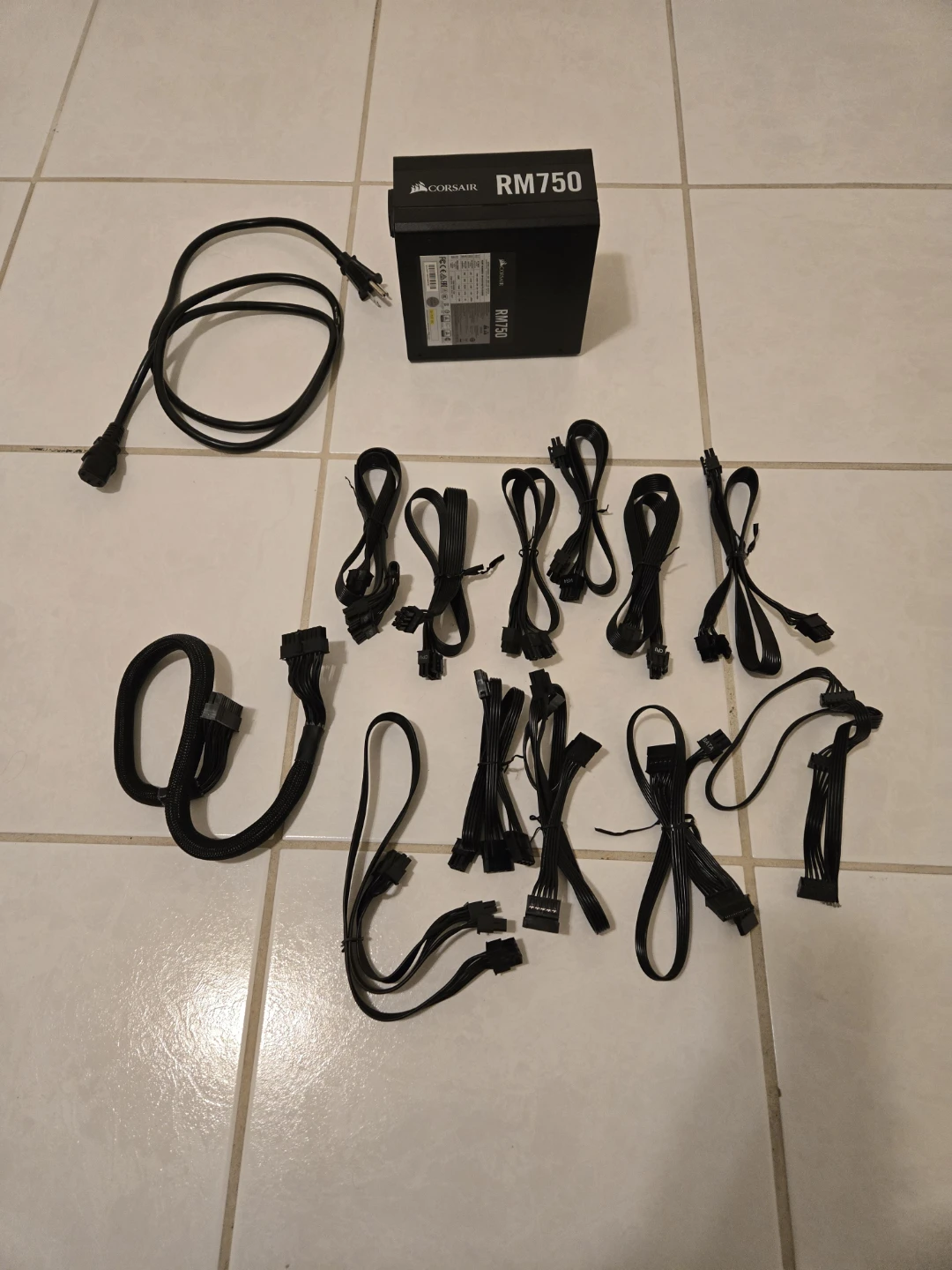 Corsair RM 750 Power Supply - photo 2