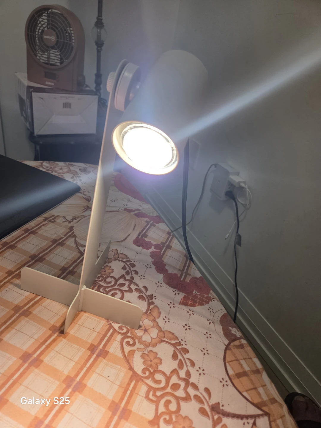 White Desk Lamp - photo 2