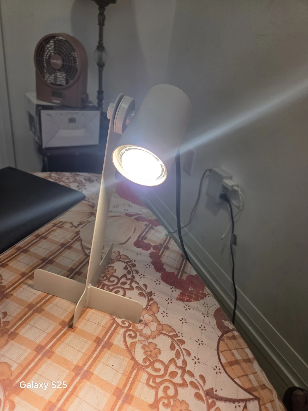White Desk Lamp - photo 3