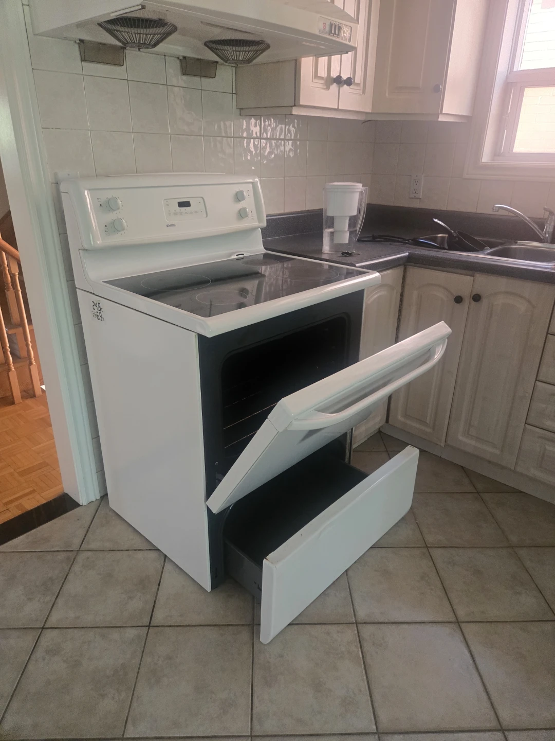 Kenmore White Electric Stove with Oven - photo 3