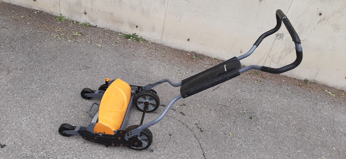 Premium Stay Sharp Fiskars Reel Mower