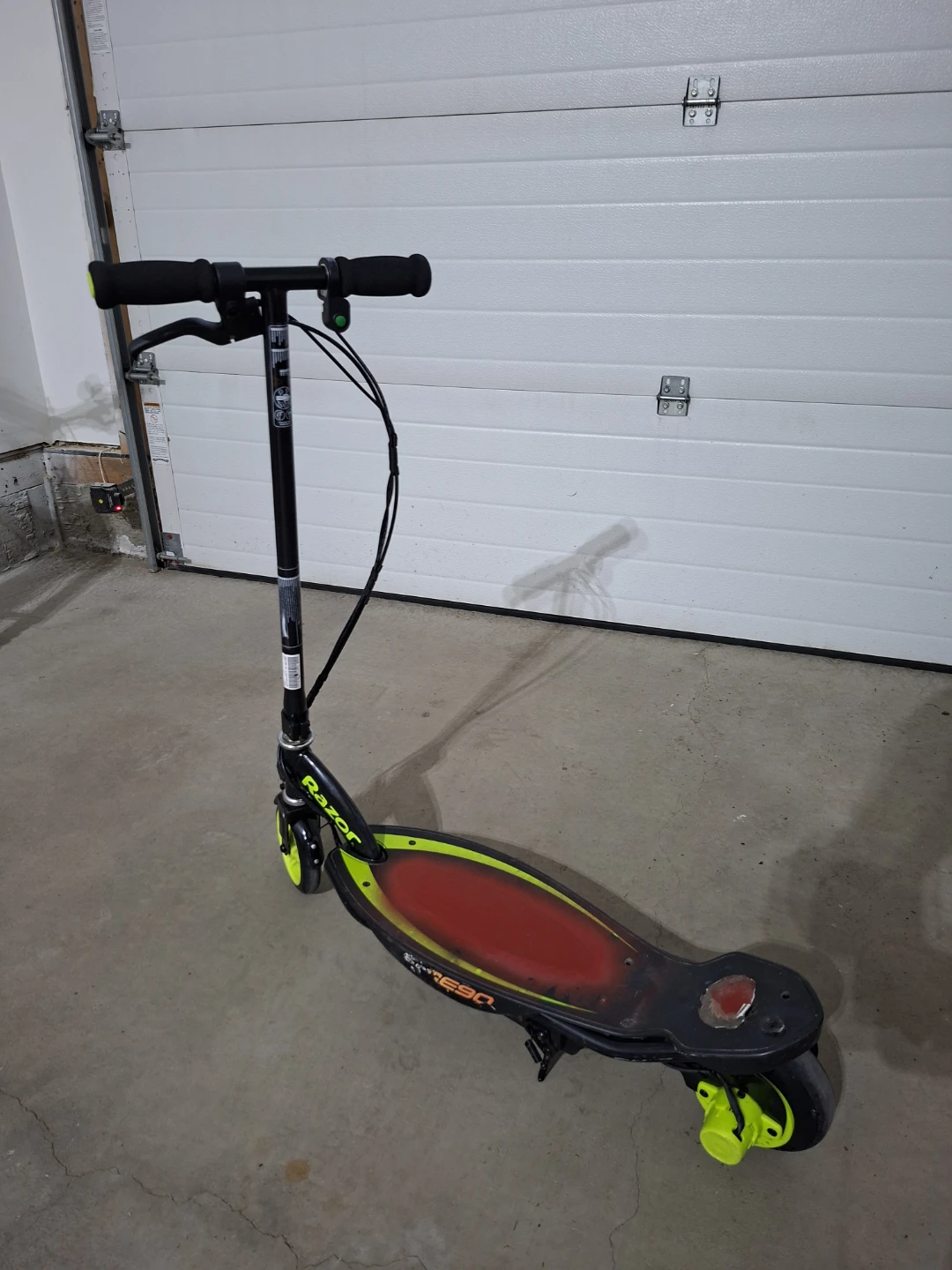 Razor E90 Electric Scooter - photo 3