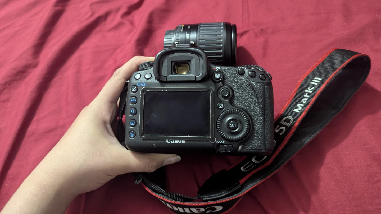 Canon EOS 5D Mark III - photo 2