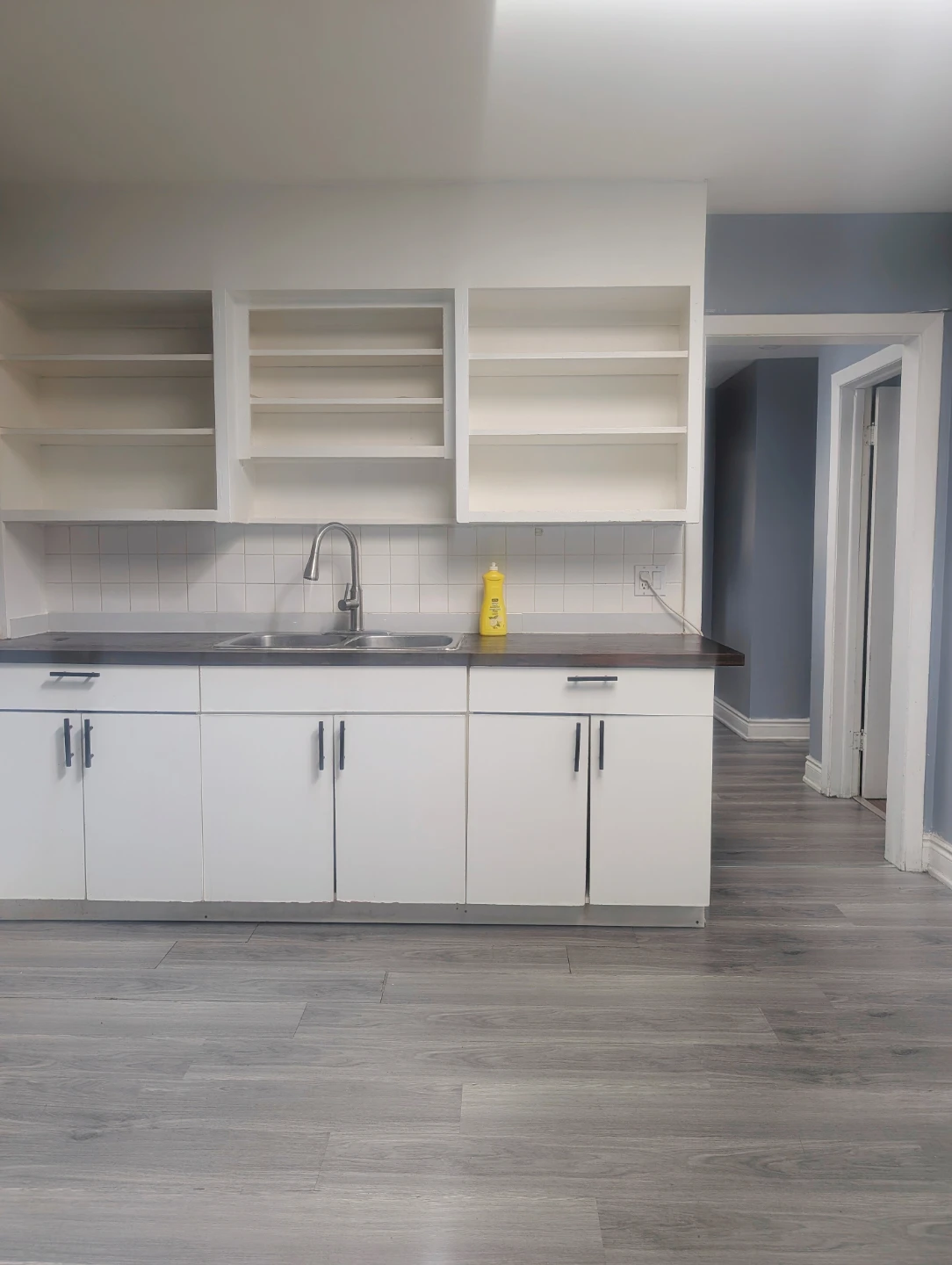 3 Bed 2nd FL Apartment in  Victoria  Park / St. Clair