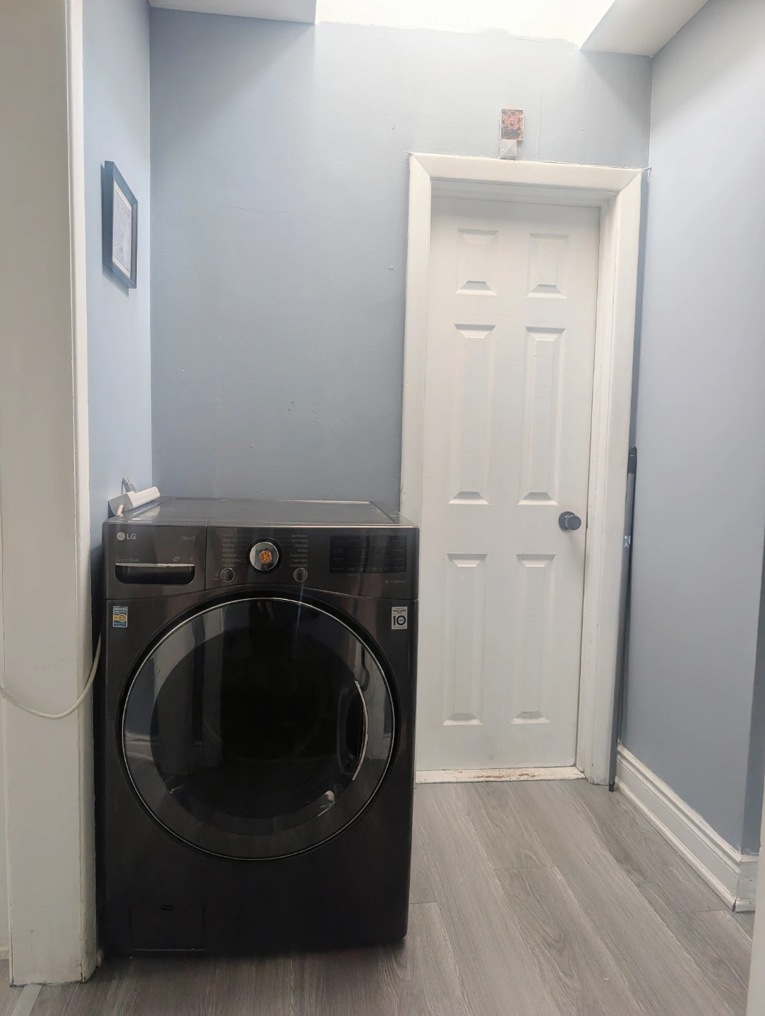 3 Bed 2nd FL Apartment in  Victoria  Park / St. Clair - photo 2