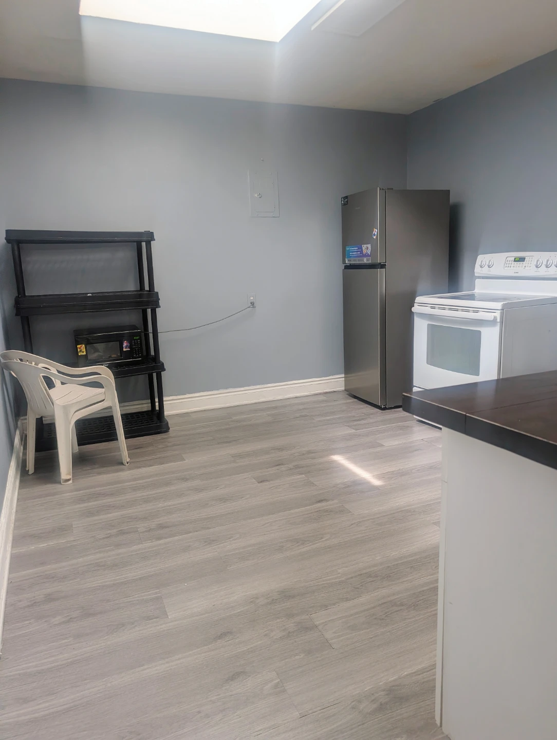 3 Bed 2nd FL Apartment in  Victoria  Park / St. Clair - photo 4