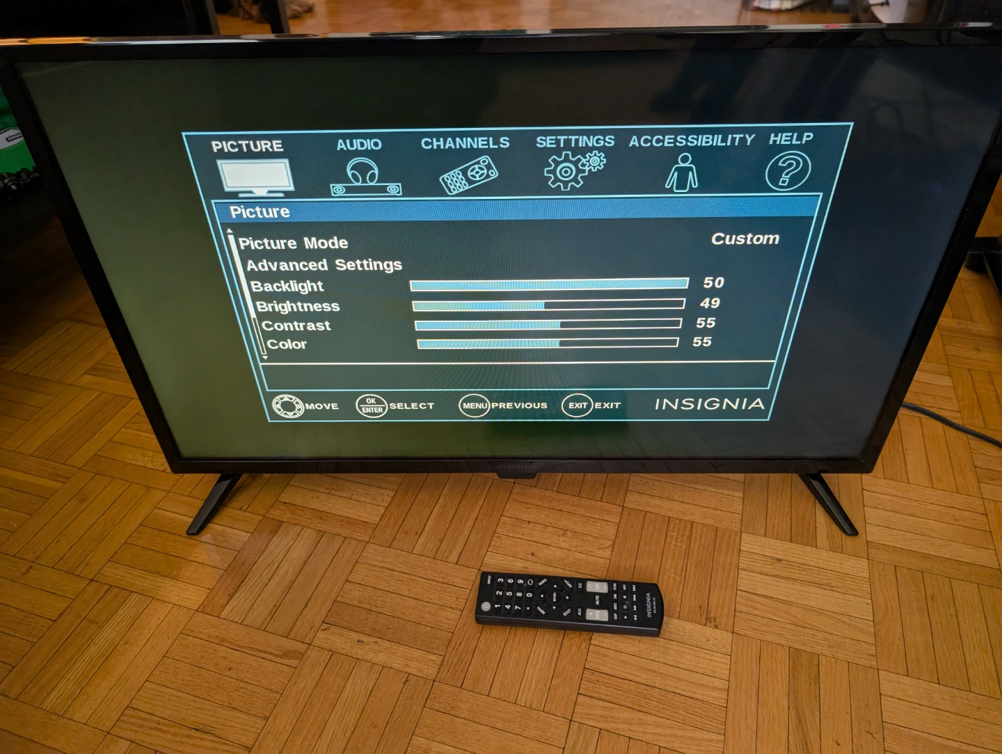 Insignia 32" LED TV with Remote - Good Condition - photo 3