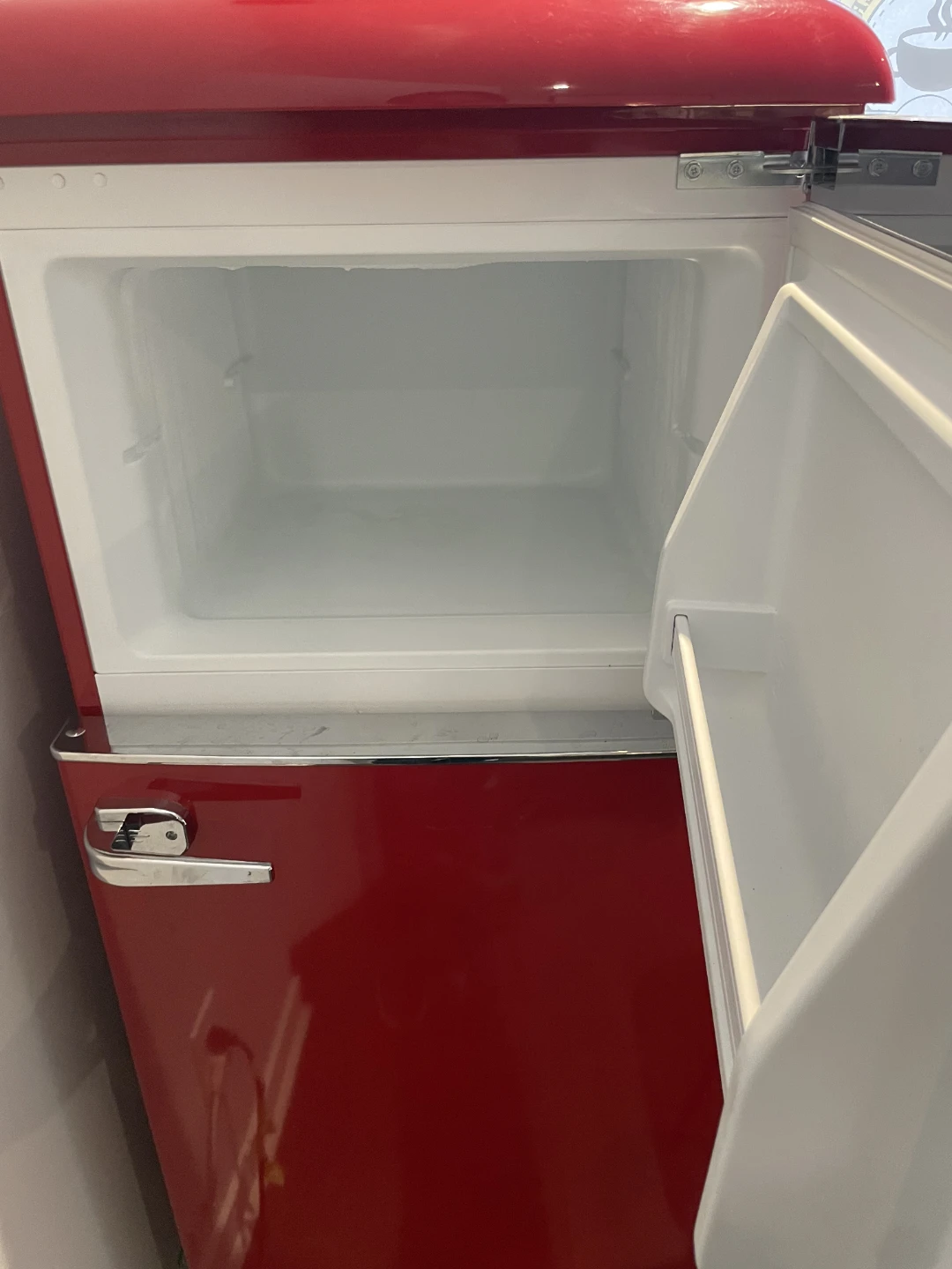 Galanz Red Retro Refrigerator - photo 3