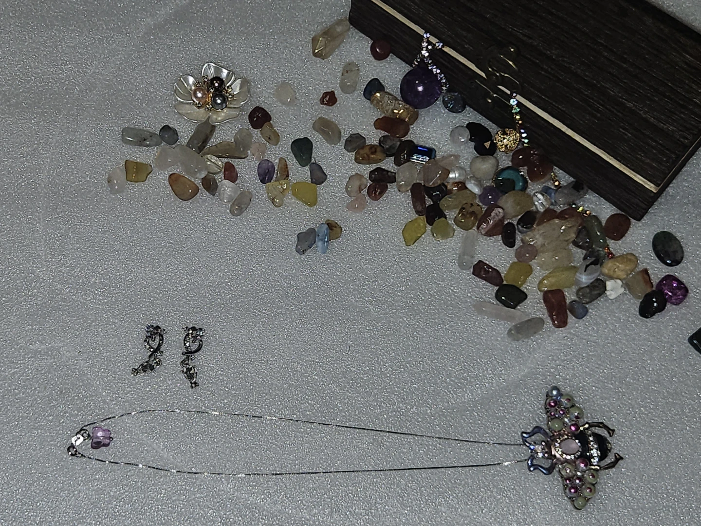 Bee Pendant Necklace and Earrings Set - photo 3