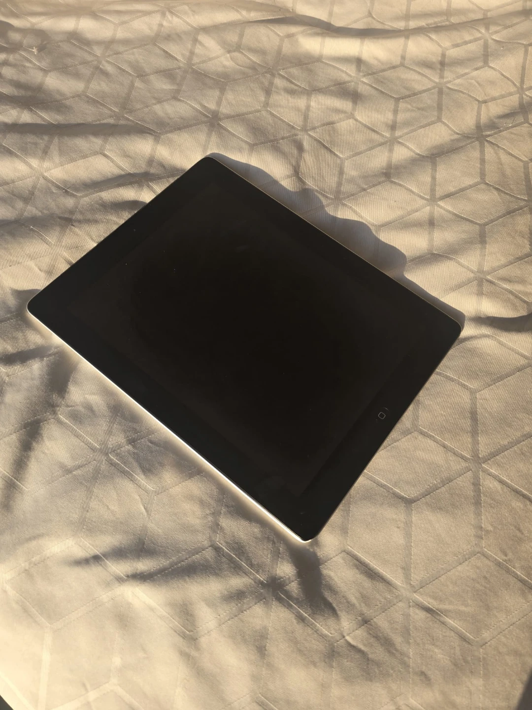 Pristine iPad 2 (64GB, Wi-Fi + Cellular)