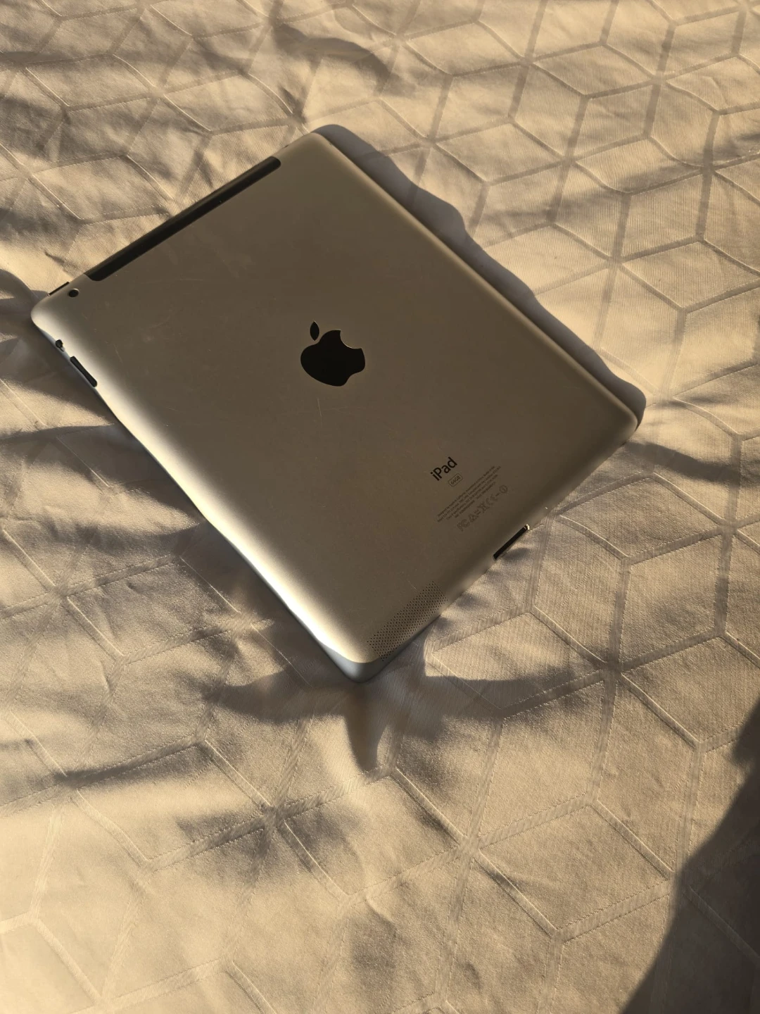 Pristine iPad 2 (64GB, Wi-Fi + Cellular) - photo 2