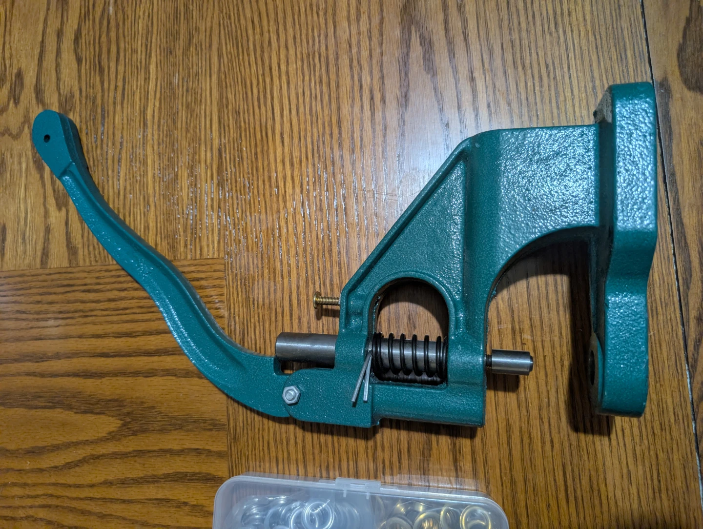 Grommet Press Tool with Assorted Grommets