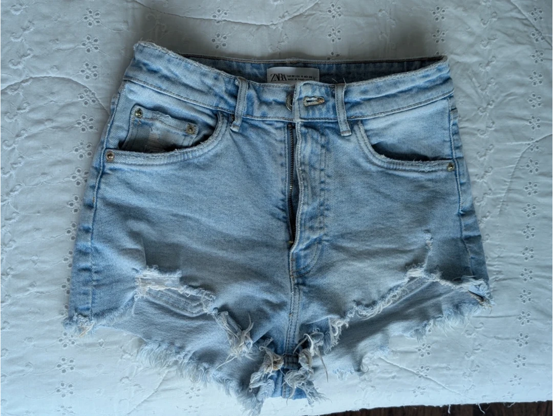 ZARA High Waisted Denim Shorts - Light Wash Size 4 - photo 4