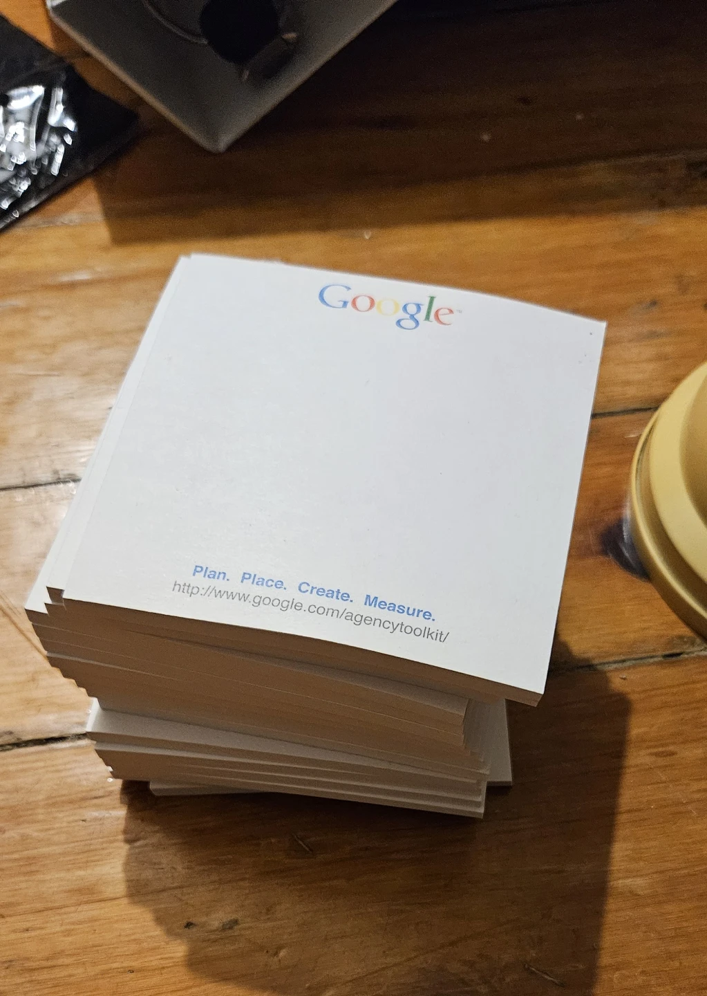 Free Stationeries - binders, lamp, Google post-its - photo 3