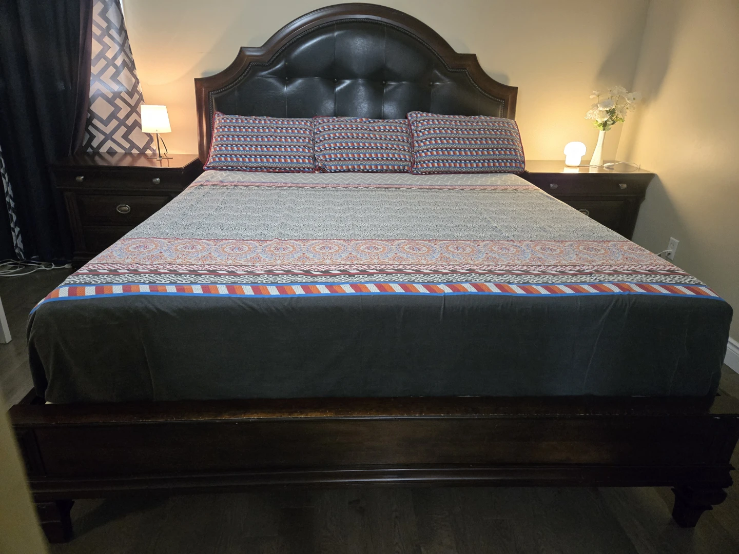 Used king size bedroom set. - photo 5
