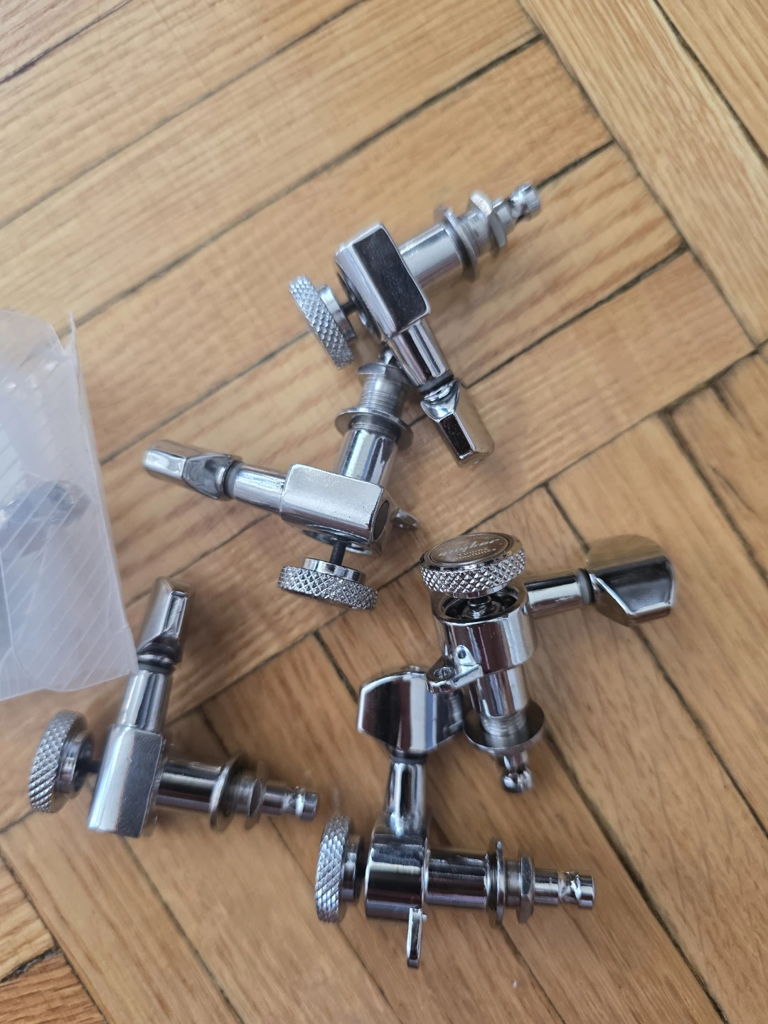 Guyker locking tuners - photo 2