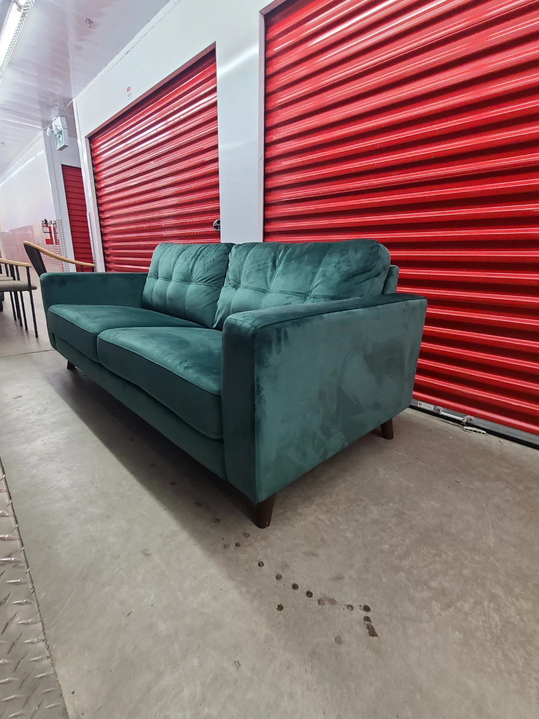 🇨🇦  Emerald  Green Velvet  Sofa - photo 3