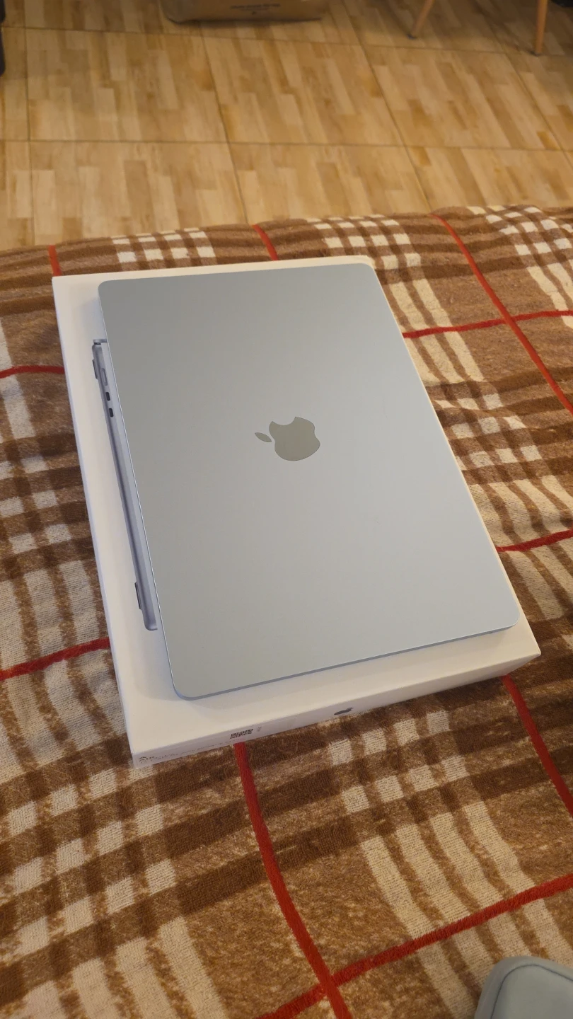 Apple MacBook Air 15-inch M4 16 GB Ram 256 gb SSD, Sky Blue