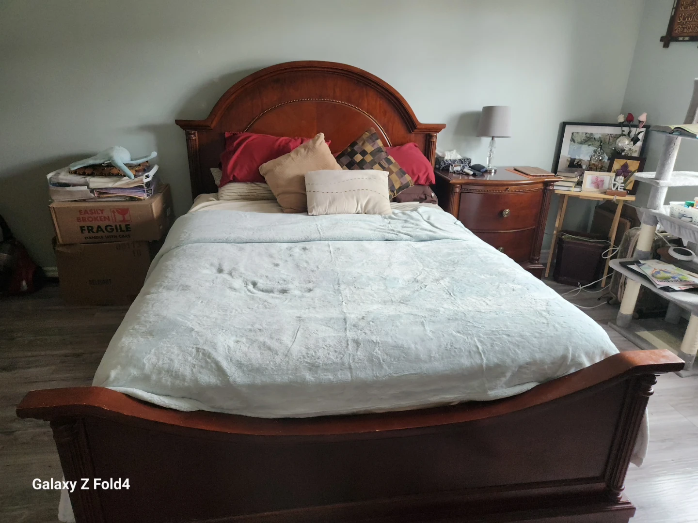 "Elegant Queen Bedroom Set