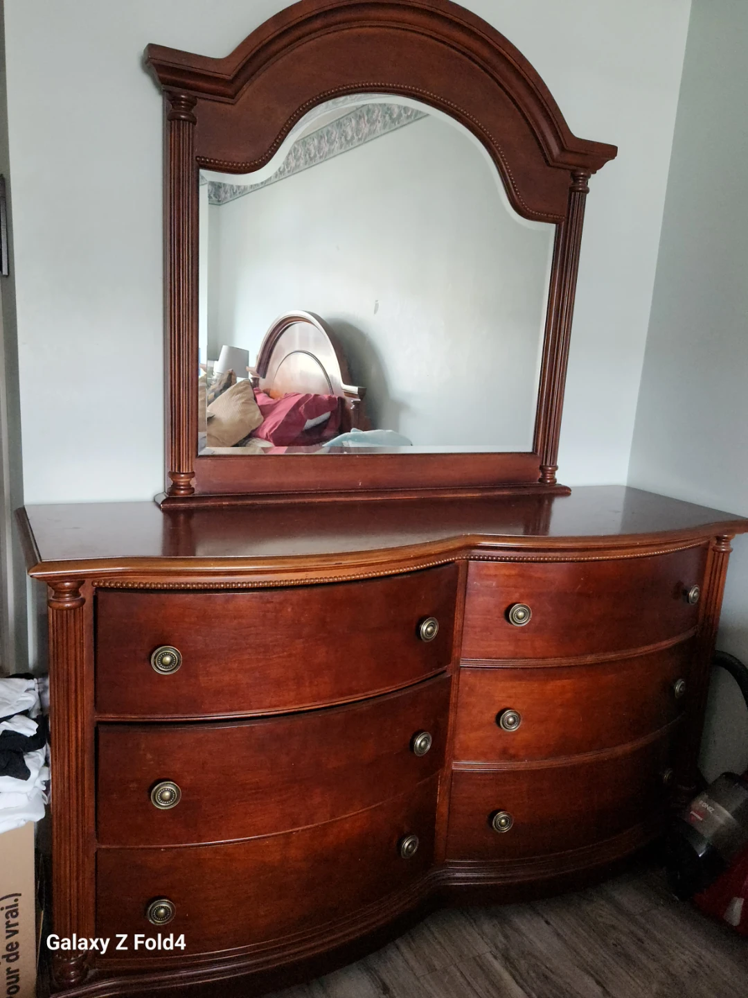 "Elegant Queen Bedroom Set - photo 2
