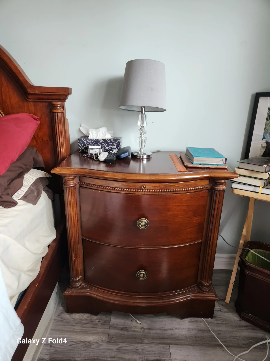 "Elegant Queen Bedroom Set - photo 3