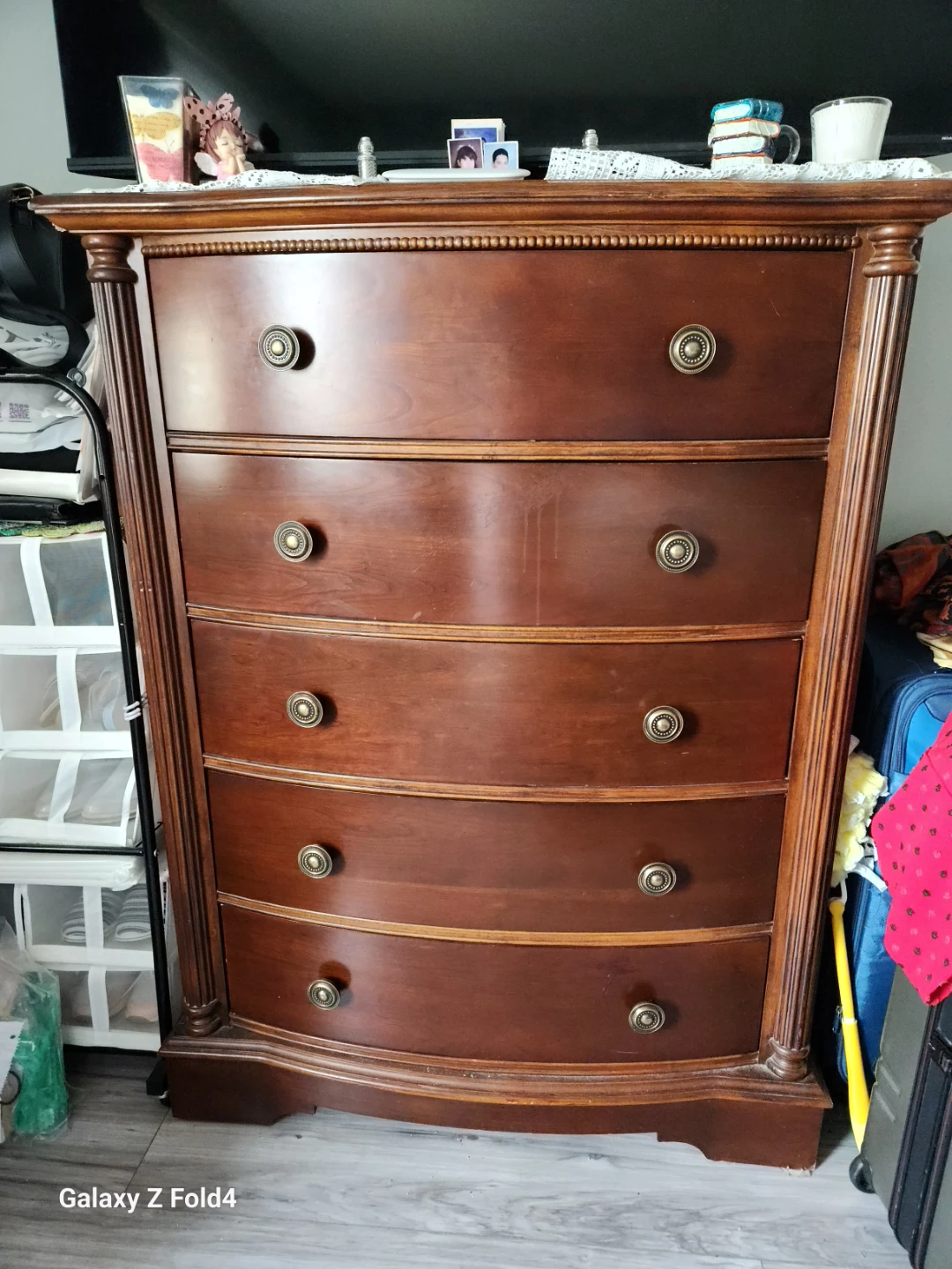 "Elegant Queen Bedroom Set - photo 4