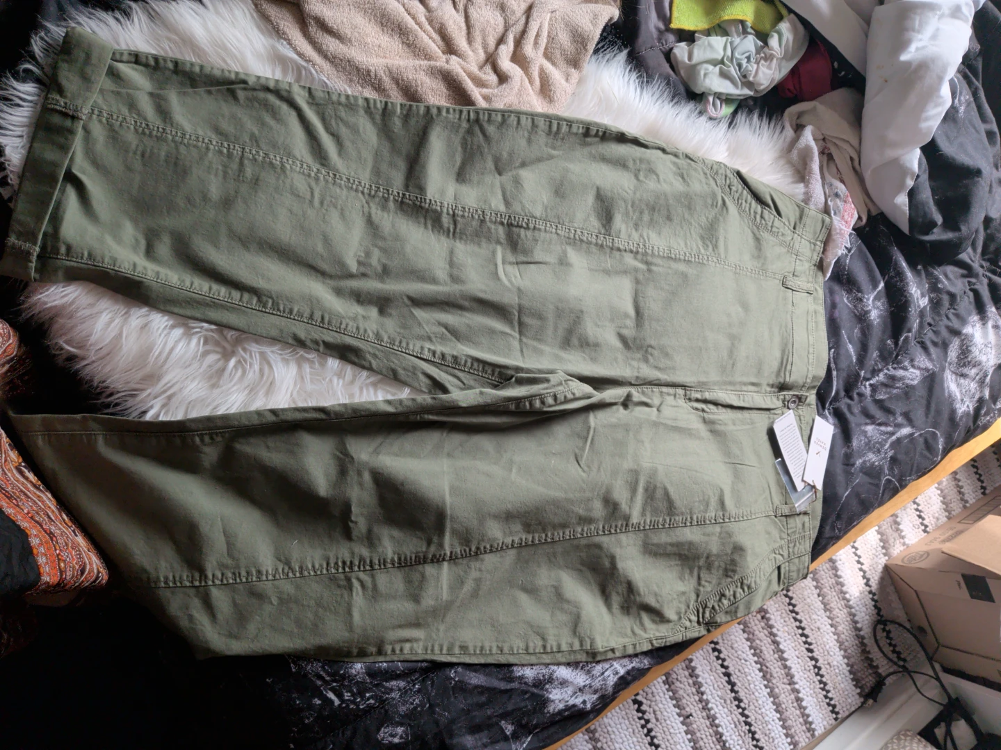 Ellen Tracy Olive Cargo Pants
