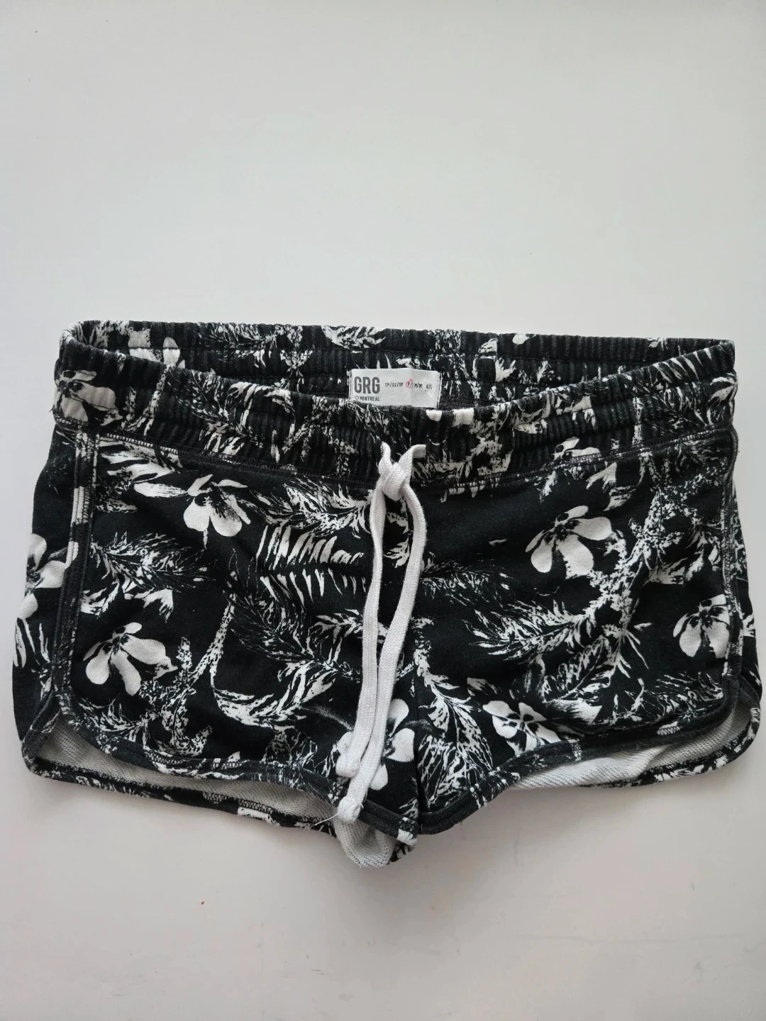 GRG Women's Floral Shorts - Small