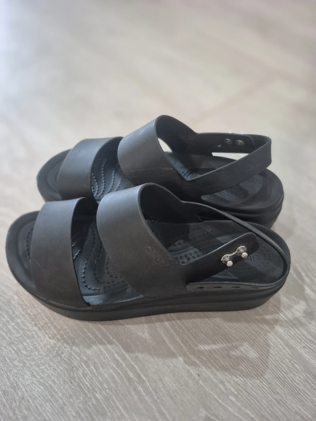 Crocs Black Sandals Size 6 - photo 2