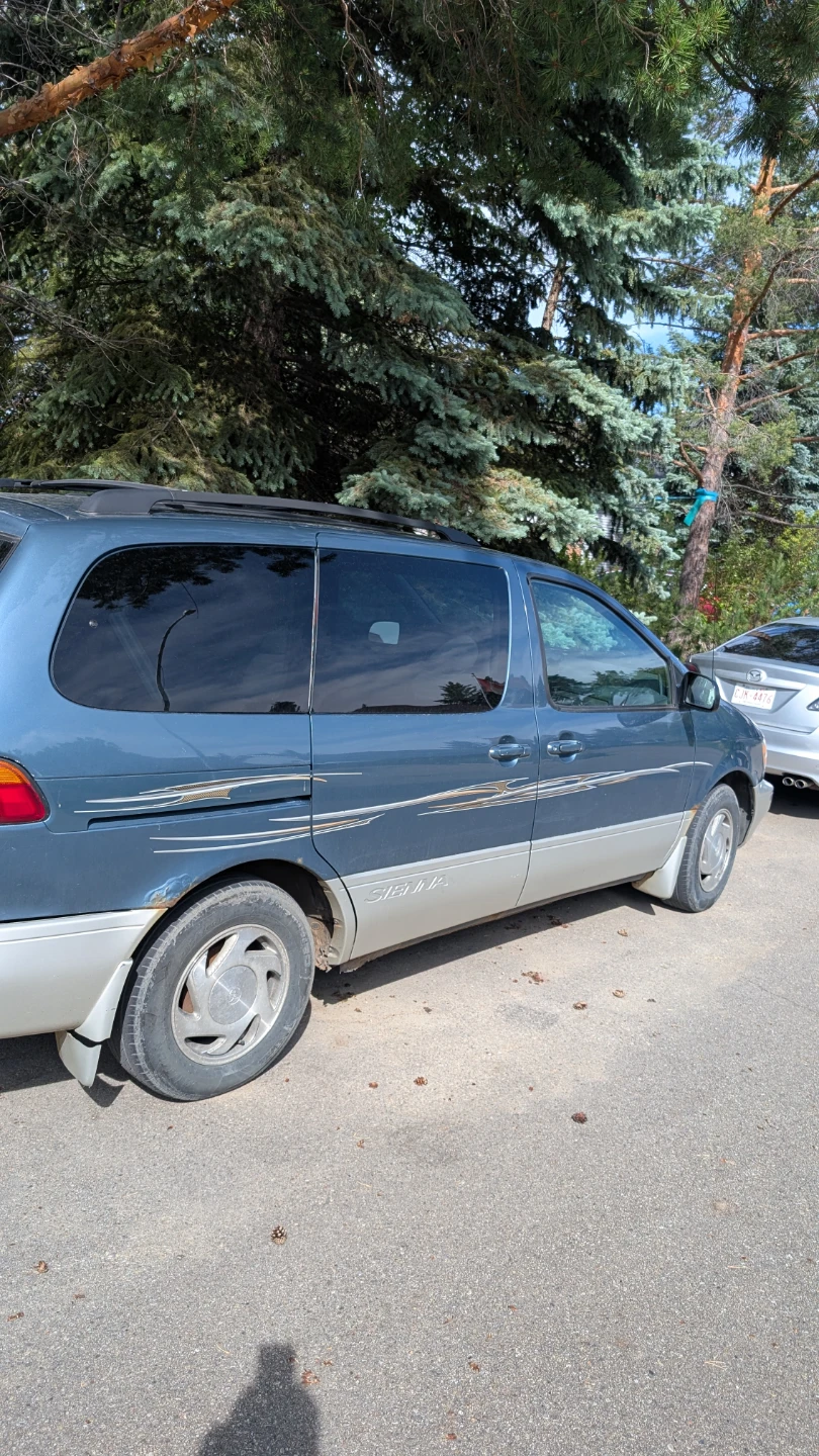 Toyota Sienna Minivan - photo 2