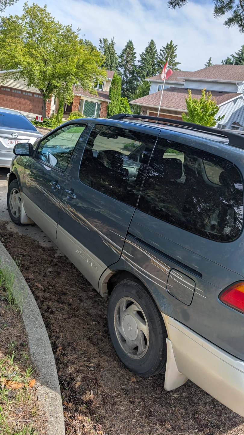Toyota Sienna Minivan - photo 3